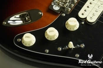 American Professional Classic Stratocaster HSS - 3 Color Sunburst